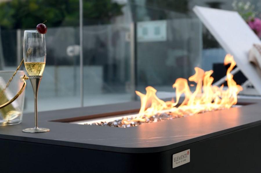 Table de conférence en marbre avec foyer au gaz encastré