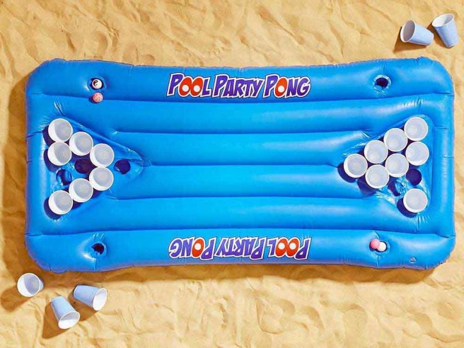 beer pong pour piscine - matelas pneumatique