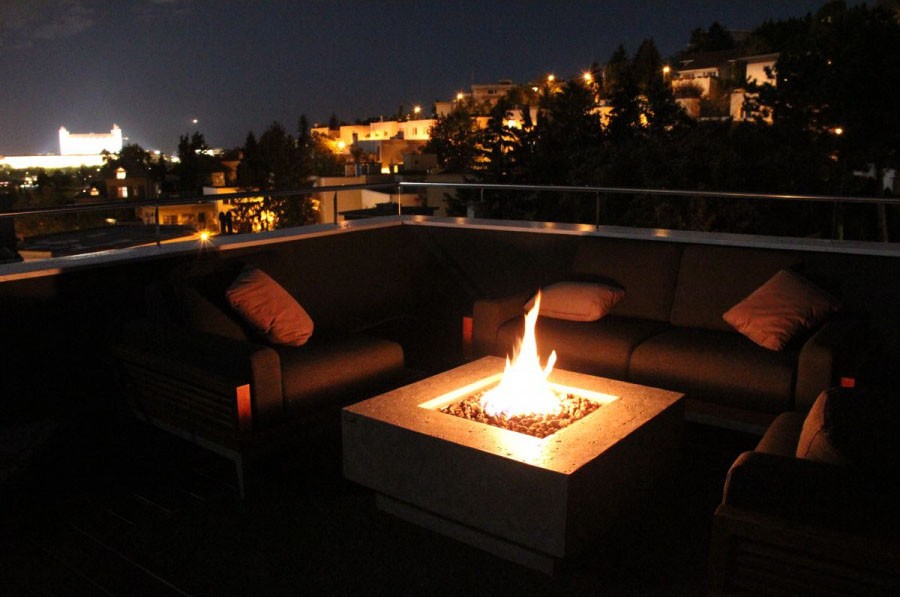 foyers au gaz sur le balcon terrasse ou vers le jardin