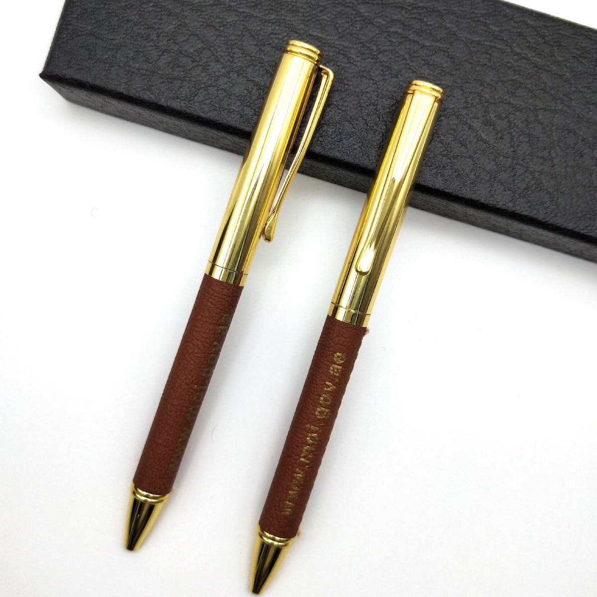 Stylo doré de luxe avec cuir