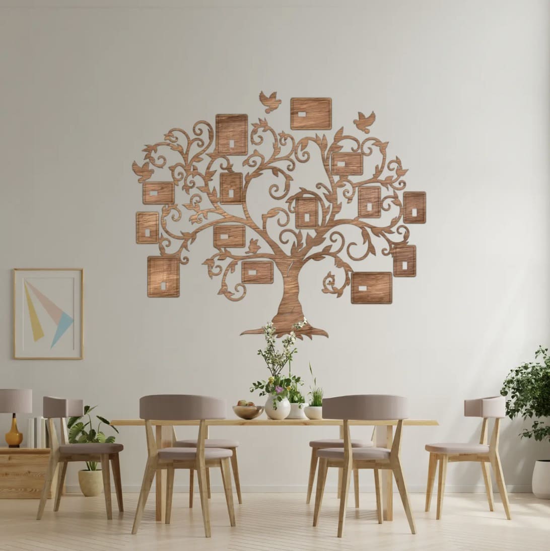 Arbre généalogique en bois sur le mur pour les cadres de photos de famille