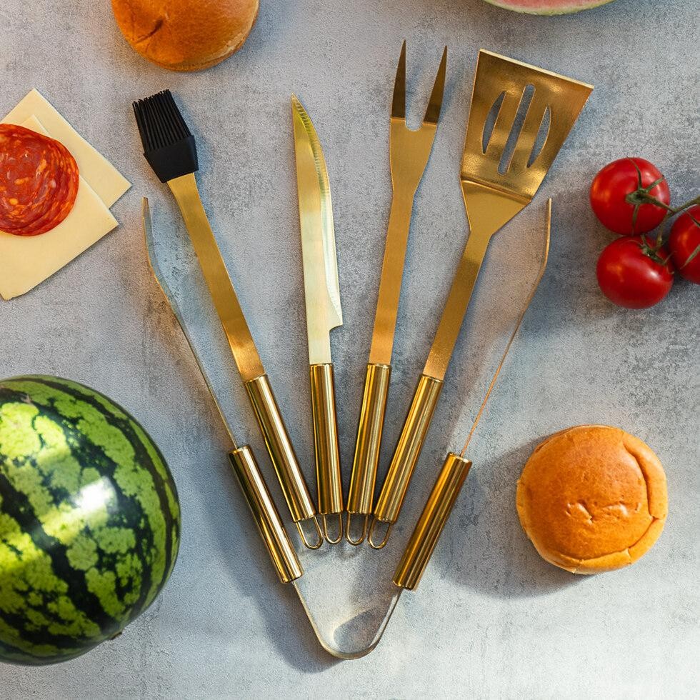 accessoires de grillade ou ensemble d'outils pour les grillades au barbecue