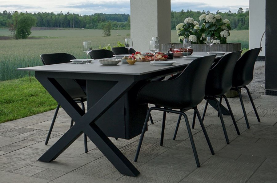 table d'extérieur avec foyer au gaz intégré