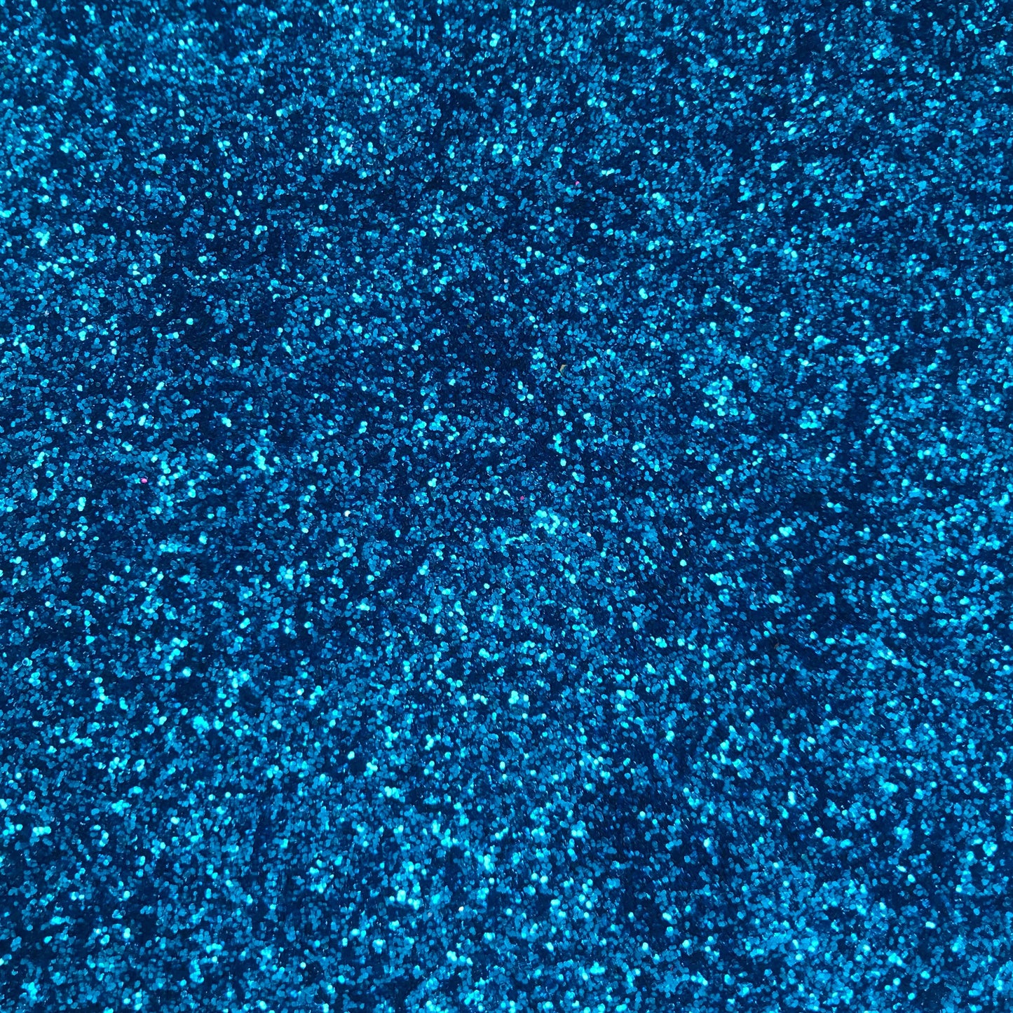 décorations en poudre de poussière de paillettes bleues sur le corps