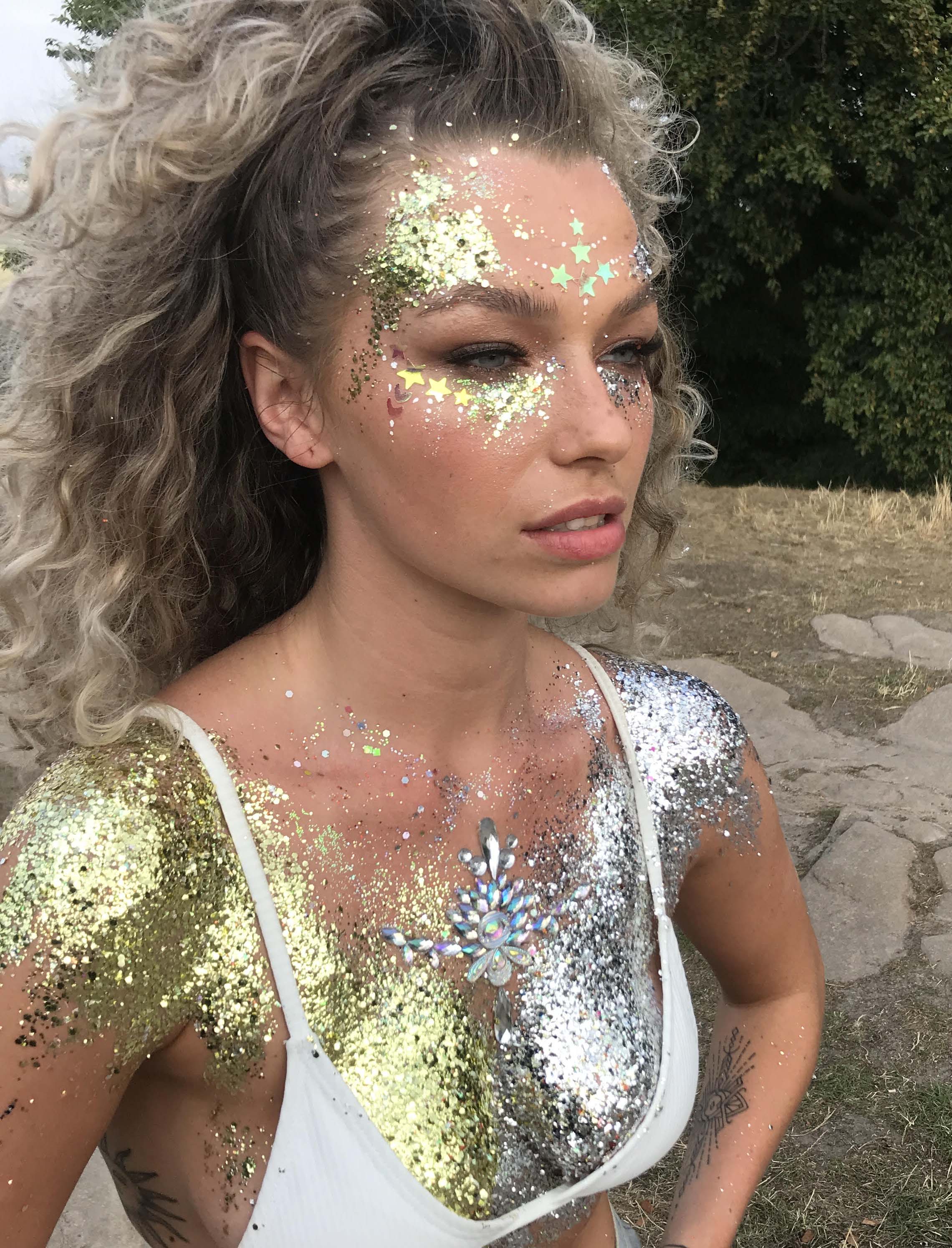 Paillettes pour le visage, le corps, les cheveux, le menton - Poussière de paillettes colorées