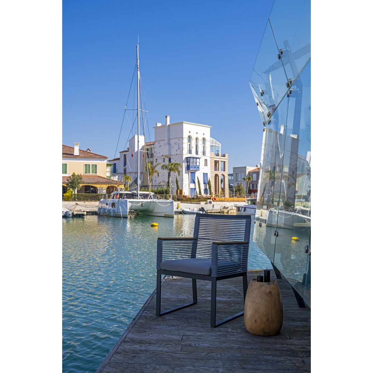 fauteuils en métal en aluminium en plein air dans le jardin