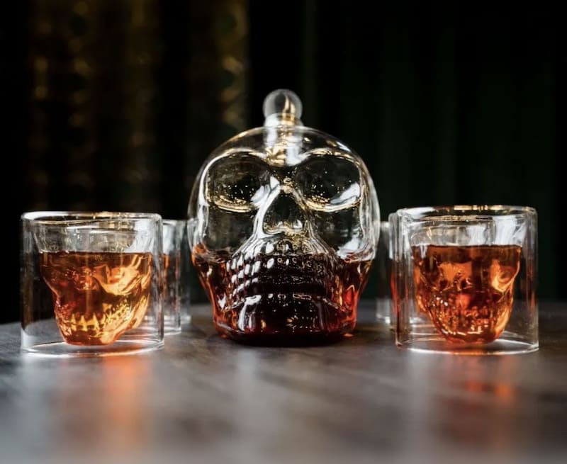 Carafe à whisky Skull avec verres 3D en forme de crâne