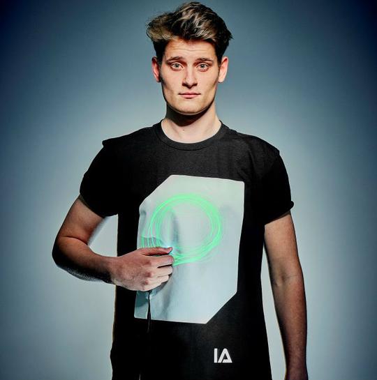 tshirt uv illuminé