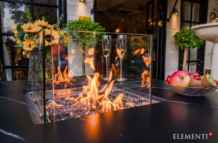 cheminées à gaz pour l'extérieur réalisées en table de bar